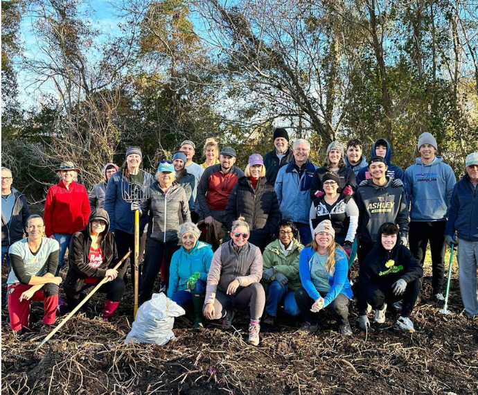 Island Wildlife picked up right where they left off in 2022 with another fun and impactful workday. A motivated crew of 30 woke up early on a chilly morning and worked together to remove 305 pounds of plastic from Burnt Mill Creek in Wilmington, NC. 
